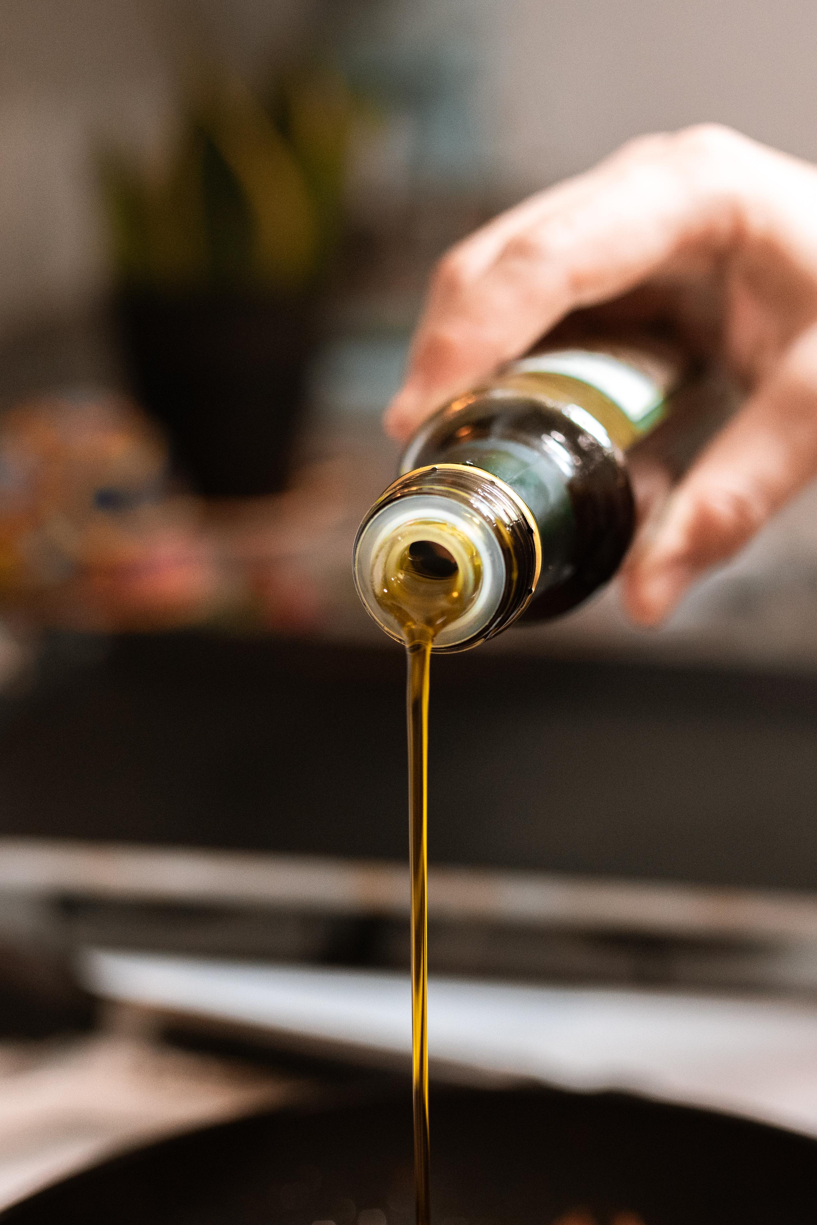 橄欖油的種類大全：探索阿爾法拉橄欖油、濃縮橄欖油、初榨橄欖油以及更多！
